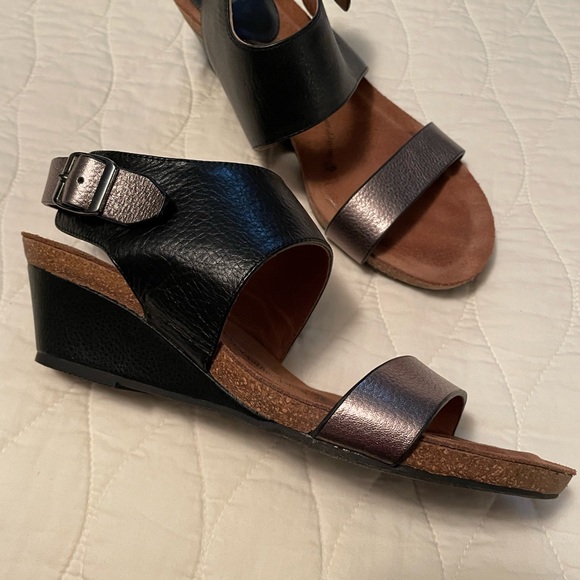 Women’s Leather Wedge Sandals. Size 7M. Black and metallic pewter. - Picture 3 of 3
